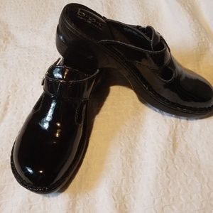Born Concept clogs